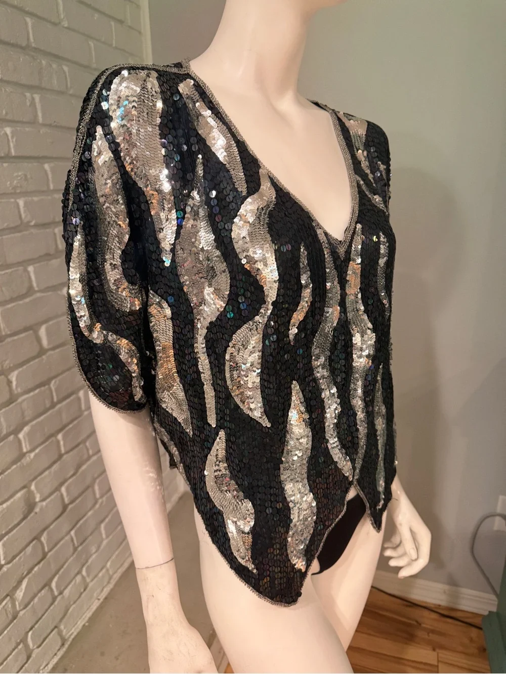 St. Honore NWT Vintage 100% Silk Black & Silver Zebra Sequin Top OS